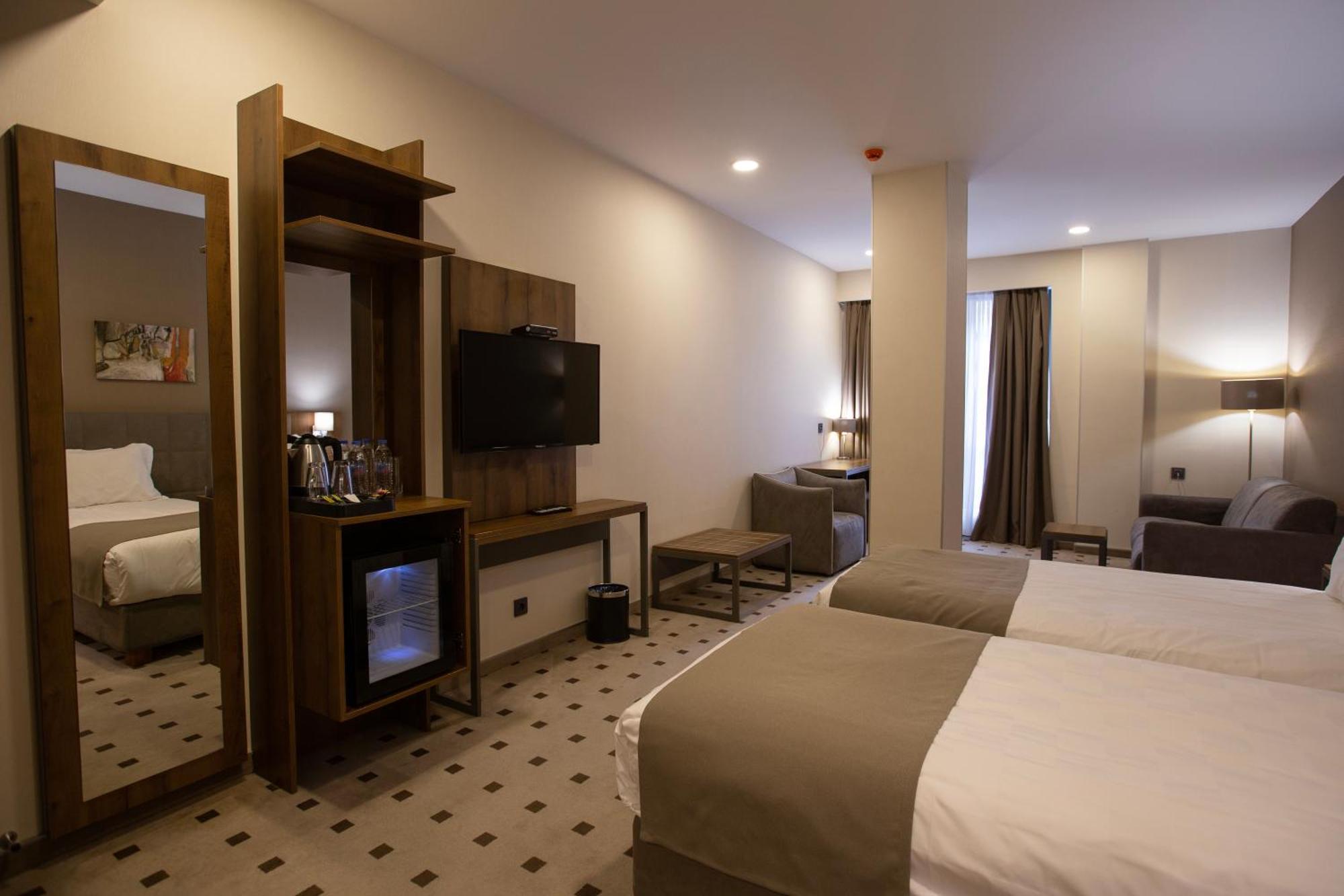 Avenue Hotel Tbilisi Bagian luar foto