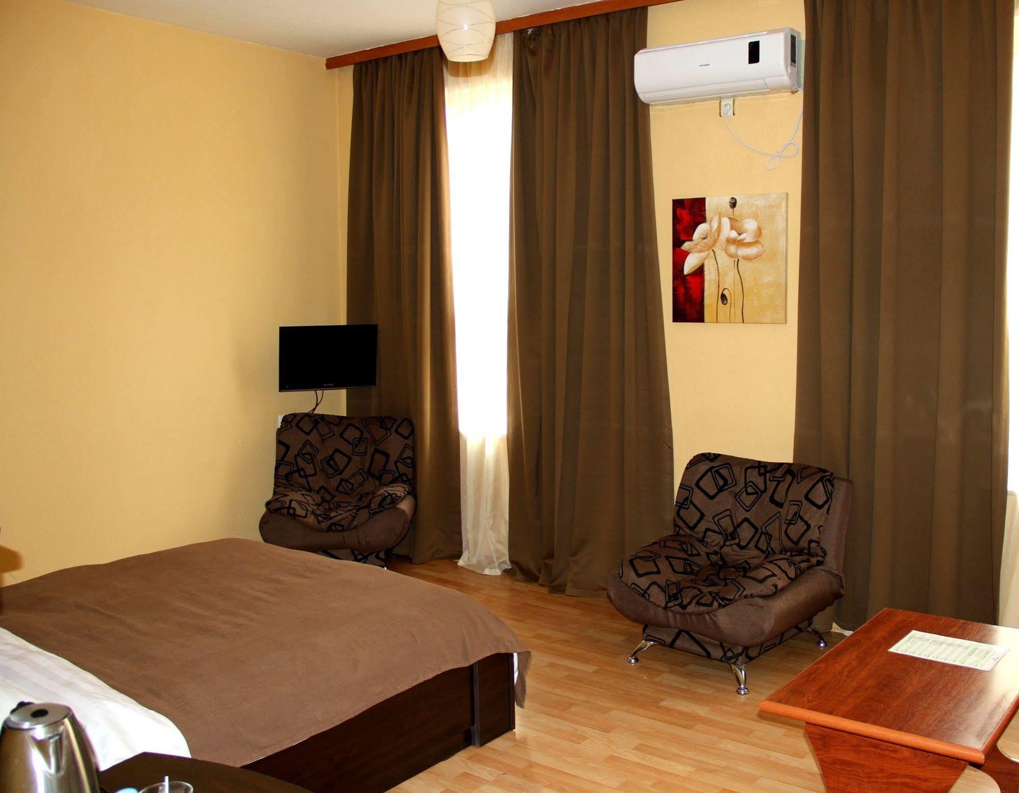 Avenue Hotel Tbilisi Bagian luar foto