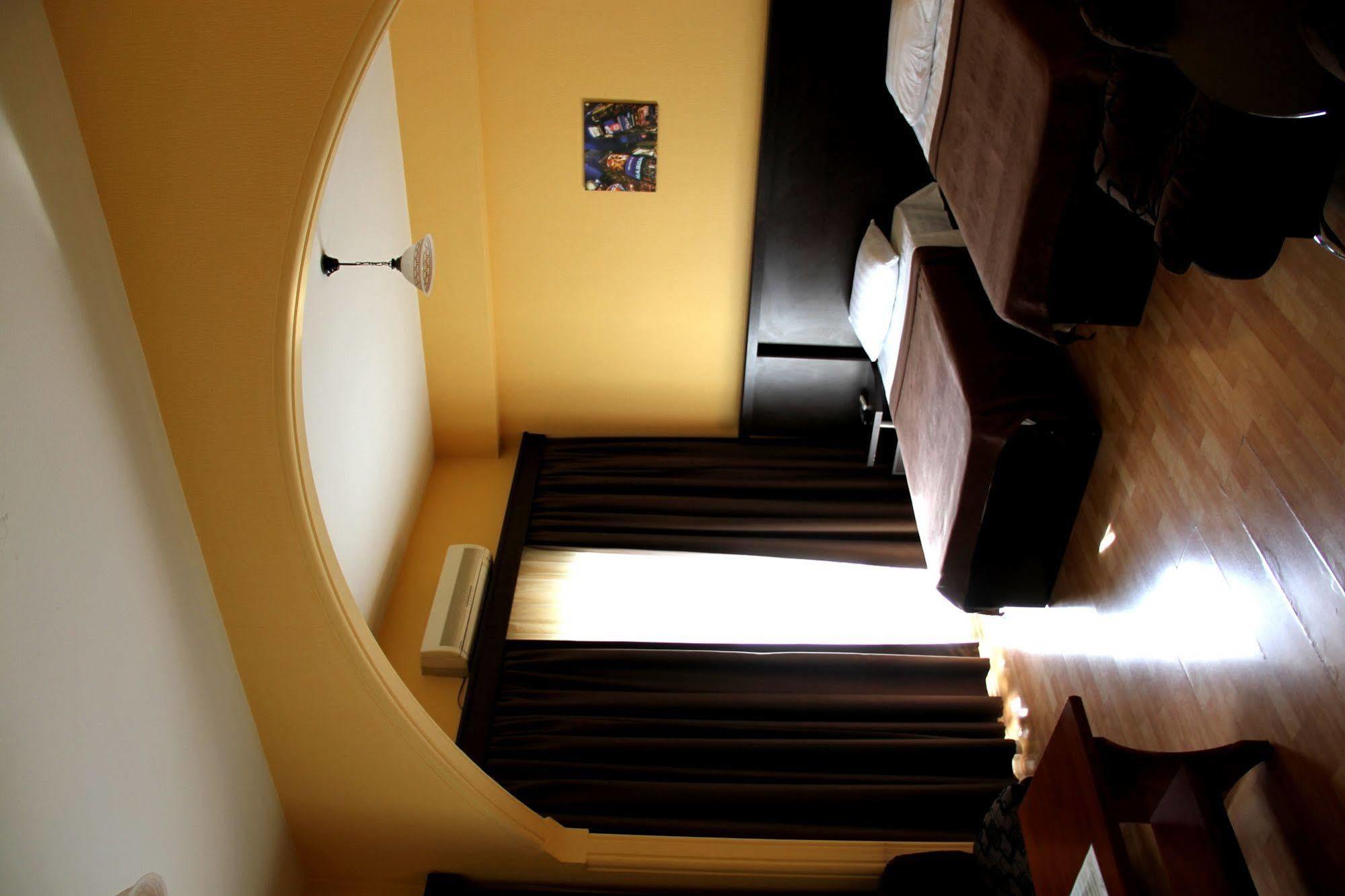 Avenue Hotel Tbilisi Bagian luar foto