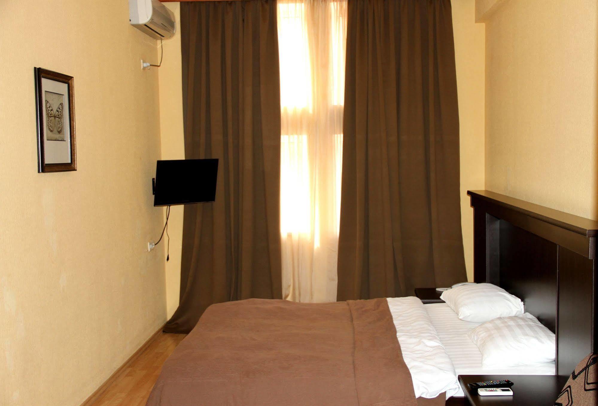 Avenue Hotel Tbilisi Bagian luar foto